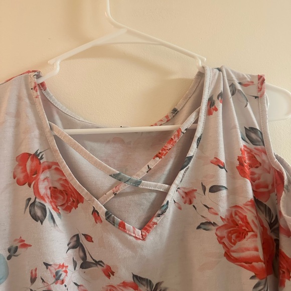 Floral Cold Shoulder Top - Picture 2 of 5